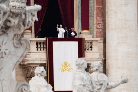 'Nunca más la guerra', clama el papa León XIV al dirigir rezo en plaza de San Pedro