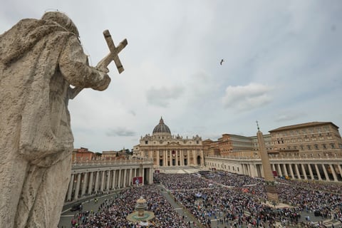 'Nunca más la guerra', clama el papa León XIV al dirigir rezo en plaza de San Pedro