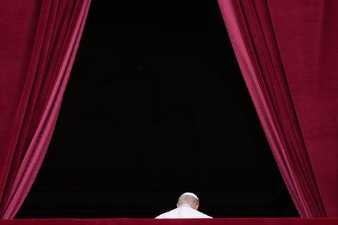 'Nunca más la guerra', clama el papa León XIV al dirigir rezo en plaza de San Pedro