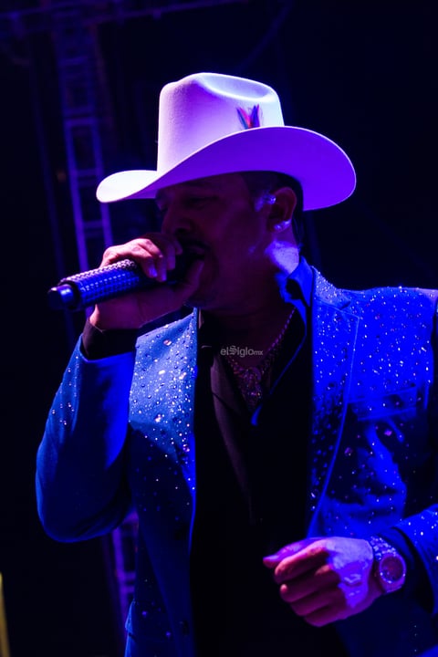 Maestros laguneros bailan al ritmo de Tropicalísimo Apache, La Firma y Los Invasores de Nuevo León