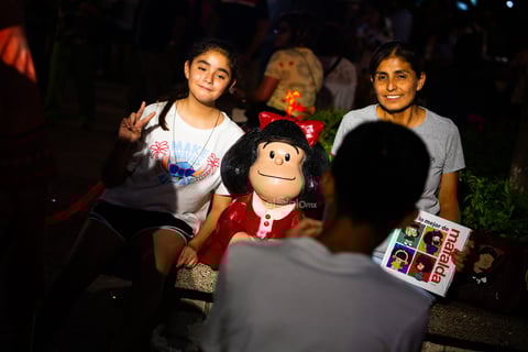 Develan estatua de Mafalda en Gómez Palacio