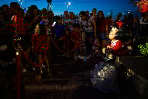 Develan estatua de Mafalda en Gómez Palacio