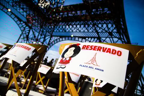 Develan estatua de Mafalda en Gómez Palacio