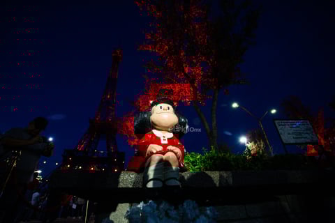 Develan estatua de Mafalda en Gómez Palacio