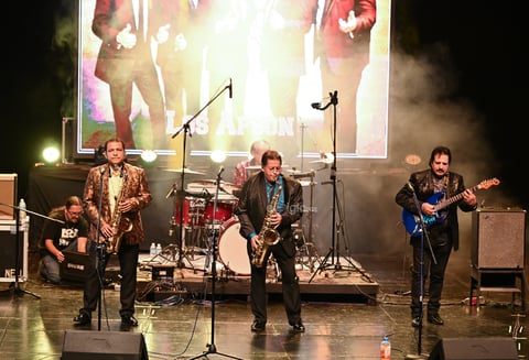 Los Apson hacen vivir a los laguneros una noche de rock and roll