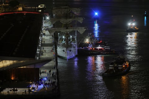 Choque del Buque Cuauhtémoc contra el puente de Brooklyn en Nueva York