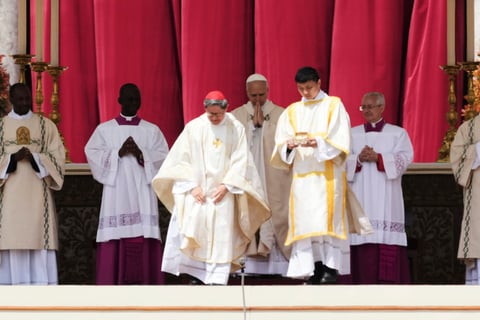 León XIV inaugura su papado con un llamamiento a la paz en el mundo y a la unidad