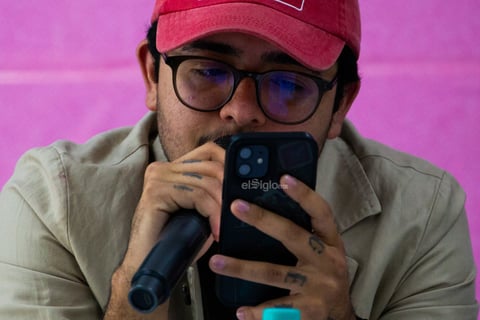 Encabezados por Marianne Toussaint, poetas comparten sus versos en la Feria Internacional del Libro Coahuila