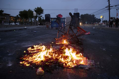 Protestan contra redadas masivas de migrantes en Los Ángeles
