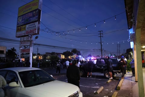 Protestan contra redadas masivas de migrantes en Los Ángeles