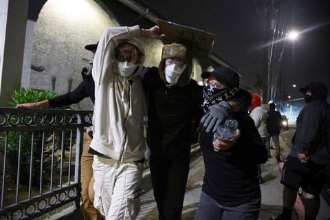 Protestan contra redadas masivas de migrantes en Los Ángeles