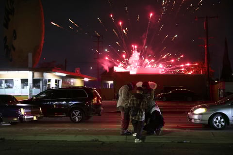 Protestan contra redadas masivas de migrantes en Los Ángeles