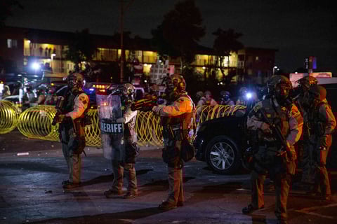 Protestan contra redadas masivas de migrantes en Los Ángeles