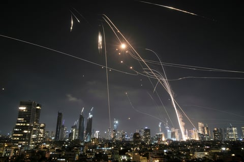 Irán contraataca a Israel tras asesinato de altos mandos militares y científicos