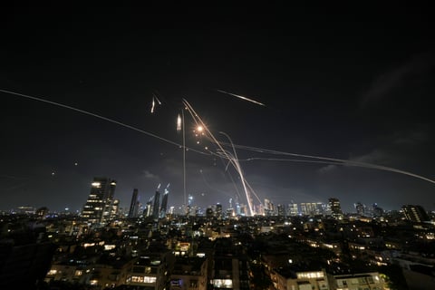 Irán contraataca a Israel tras asesinato de altos mandos militares y científicos