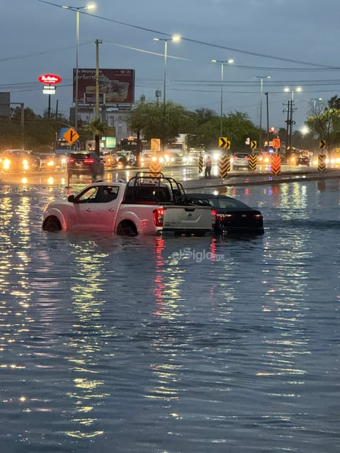 Se inundan diversas zonas de Torreón tras las lluvias