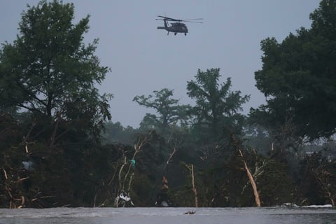 Fuertes lluvias dejan decenas de desaparecidos y muertos en Texas