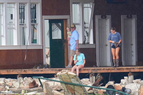 Fuertes lluvias dejan decenas de desaparecidos y muertos en Texas