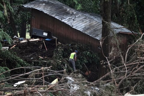 Inundaciones en Texas dejan más de 100 muertos y más de 160 desaparecidos