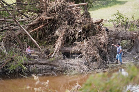 Inundaciones en Texas dejan más de 100 muertos y más de 160 desaparecidos