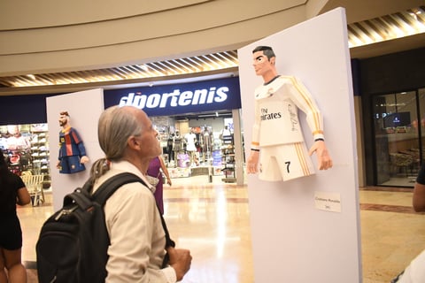 'El poliverso de Alex Daniel', piezas de un artista lerdense hechas en cartonería
