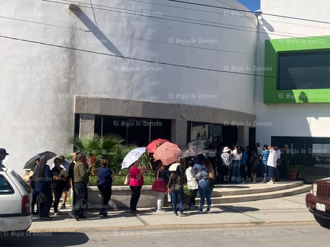 Abarrotan primer día de registro de la Pensión Mujeres Bienestar