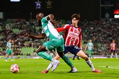 Santos Laguna derrota por la mínima a Chivas en el Corona