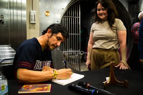 Escritor Vicente Alfonso presenta su novela 'La noche de las reinas' en Torreón