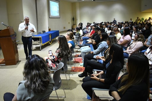Imagen Dialoga alcalde de Torreón con estudiantes en Foro