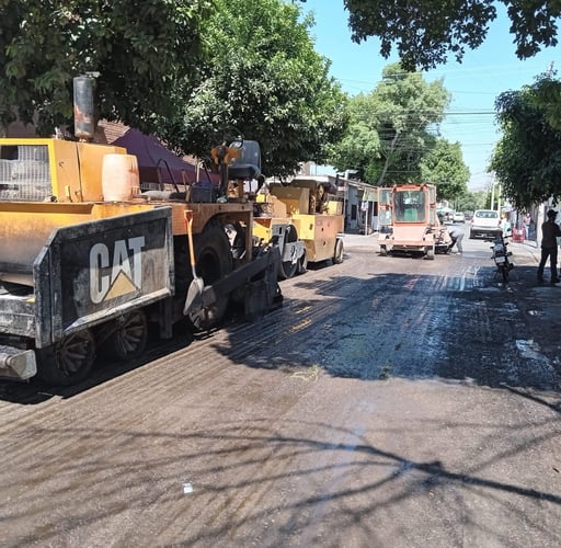 Trabajos de pavimentación de la Calle Cuauhtémoc. (DIANA GONZÁLEZ)