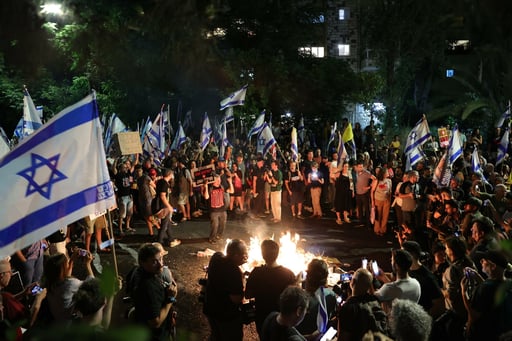 Imagen Netanyahu desata protestas frente al Parlamento; miles de israelíes piden nuevas elecciones