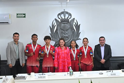 Imagen Alcaldesa de Gómez Palacio, reconoce a jóvenes atletas que participaron en los Juegos Conade