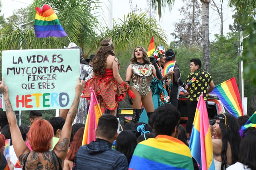 Imagen Lluvia no detiene marcha del orgullo LGBTIQ+ en La Laguna de Durango