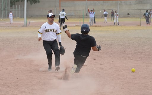 Imagen Termina temporada regular en Liga Industrial de Softbol