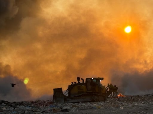 Imagen Controlan incendio en relleno sanitario en Monclova
