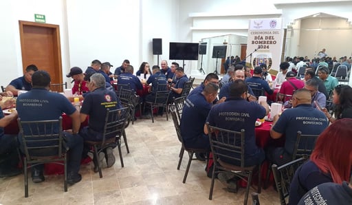 Imagen Reconocen al Heroico Cuerpo de Bomberos y entregan constancias a 14 voluntarios tras capacitación