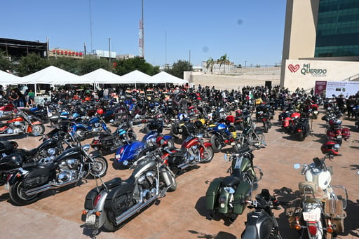 Primera rodada motociclista 'Hombres y Mujeres de Honor'. (RAMÓN SOTOMAYOR)