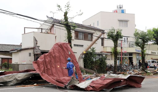 Imagen El potente tifón Shanshan causa al menos 4 muertos y graves daños en Japón