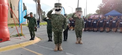 Imagen Fomentan cercanía con el Ejército los Sargentos Bravo y Victoria