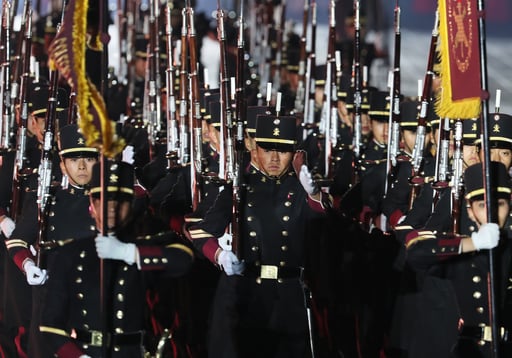 Imagen Conmemoran Bicentenario de la instauración de la República Mexicana