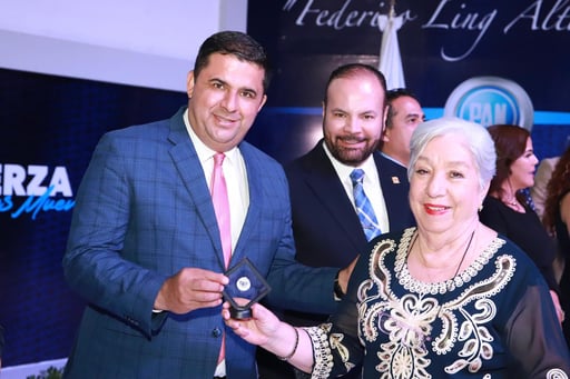 Con medalla Federico Ling, el PAN Durango reconoce a sus figuras más destacadas en su 85 aniversario. (EL SIGLO DE TORREÓN)