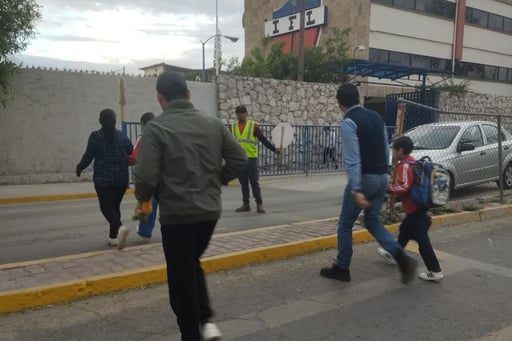 Imagen Programa 'Escuela Segura”: Tránsito y Vialidad refuerza la seguridad escolar en Gómez Palacio