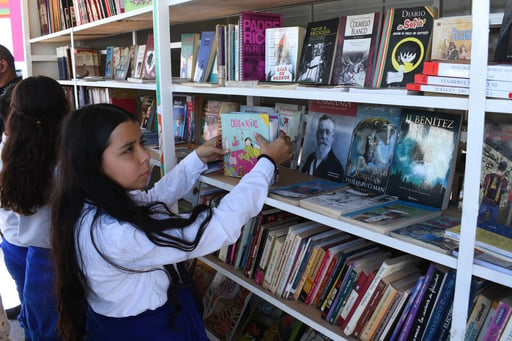 Se puso en marcha la Feria del Libro Infantil y Juvenil en el DIF. (EL SIGLO DE TORREÓN)