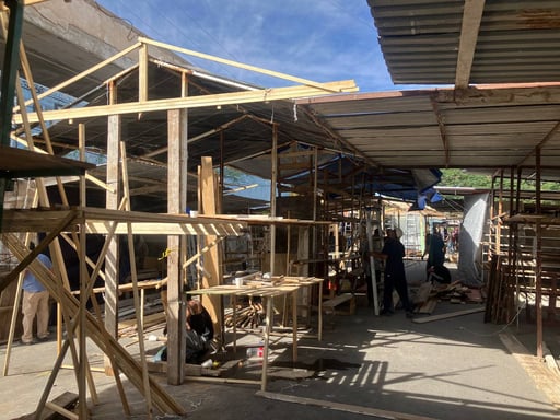 Imagen ¡Ya huele a Navidad! Comienza instalación del Mercadito Navideño en Torreón