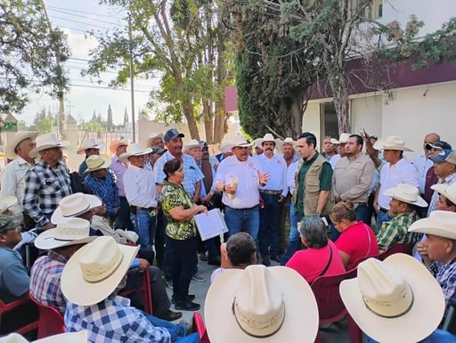 Imagen En reunión 'banquetera' campesinos exponen problemáticas a titular del Bienestar en Coahuila