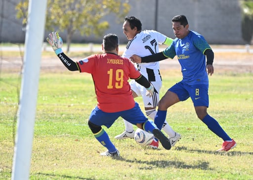 Torneo de Copa en la Liga Premier de Futbol Nocturna de San Isidro. (EL SIGLO DE TORREÓN)