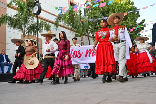 Imagen Desfile en Lerdo conmemora el 114 aniversario de la Revolución Mexicana