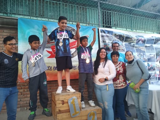 Competencia atlética con motivo del día universal de los derechos de los niños.