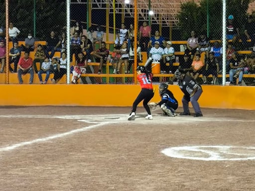 Imagen Panteras BM y Sección 35 se enfrentan por el título histórico de Softbol Femenil en La Laguna