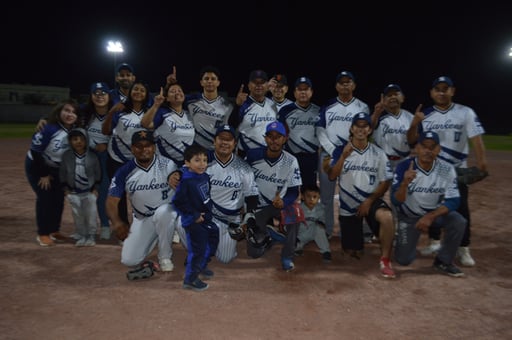 Imagen Campeones brillan en la Liga de Bola Puesta del Club San Isidro